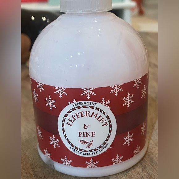 Dachshund Valentine Mug Winter theme  NWT Perfect Valentine gift etc - Picture 6 of 15